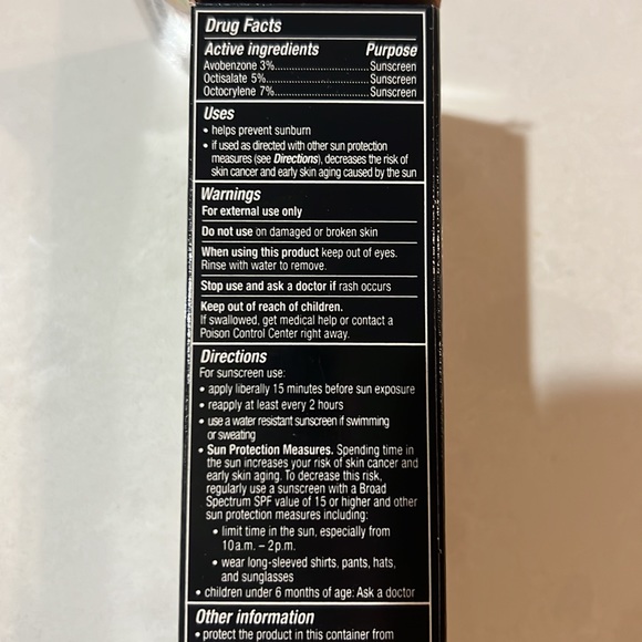 Garnier Skin Renew Dark Spot Hand Treatment - Picture 3 of 8